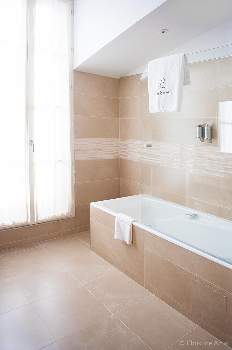 Salle de bains dans l'établissement Hôtel de Sèze & Spa Bordeaux Centre