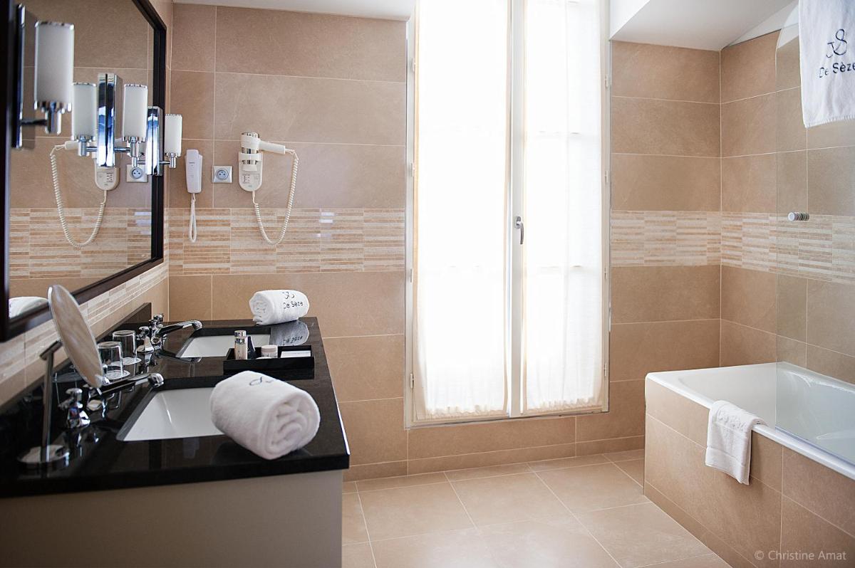 Salle de bains dans l'établissement Hôtel de Sèze & Spa Bordeaux Centre