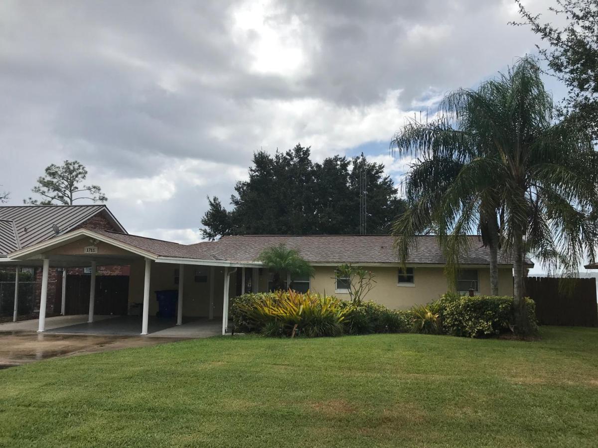 1711 Manatee Drive (Beautiful Lake House) - Housity