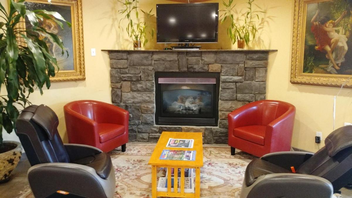 Palace Inn & Suites - Housity