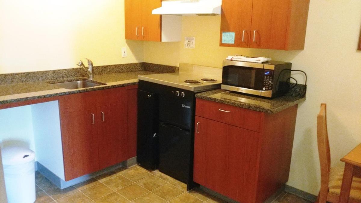 Palace Inn & Suites - Housity