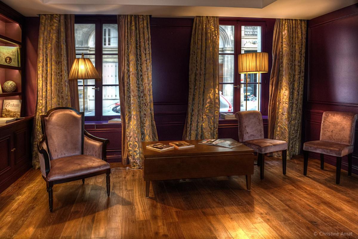 Coin salon dans l'établissement Hôtel de Sèze & Spa Bordeaux Centre