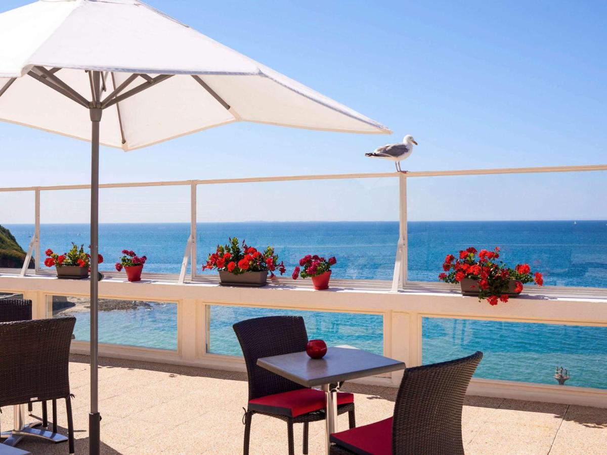 Vue générale sur la mer ou vue sur la mer prise depuis l'hôtel