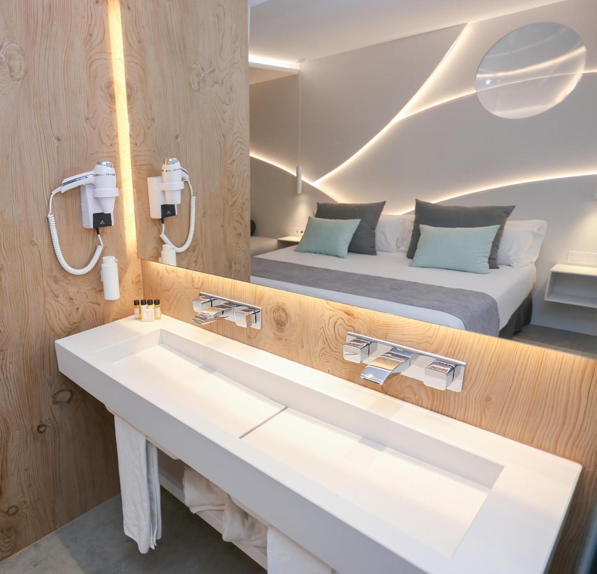 Cama o camas de una habitación en KAKTUS Hotel Kaktus Playa - Adults Recommended
