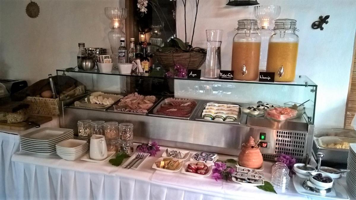 Comida en o cerca de este resort