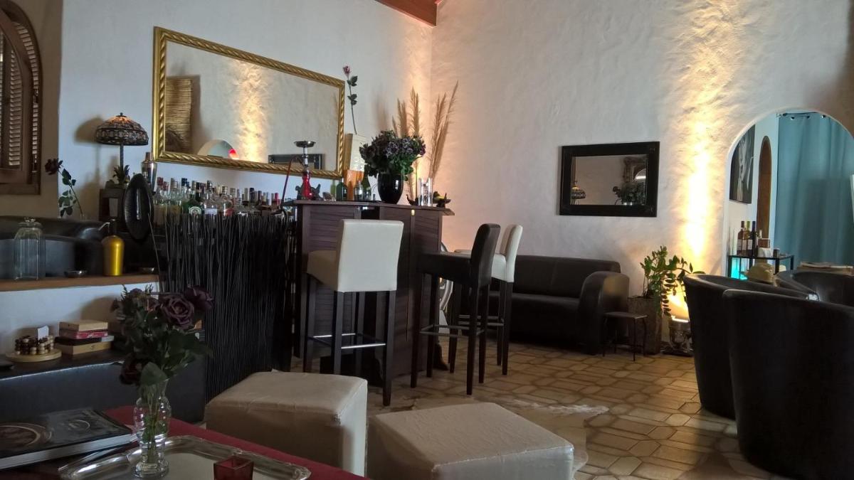 Zona de estar de Birdcage Gay Men Resort and Lifestyle Hotel