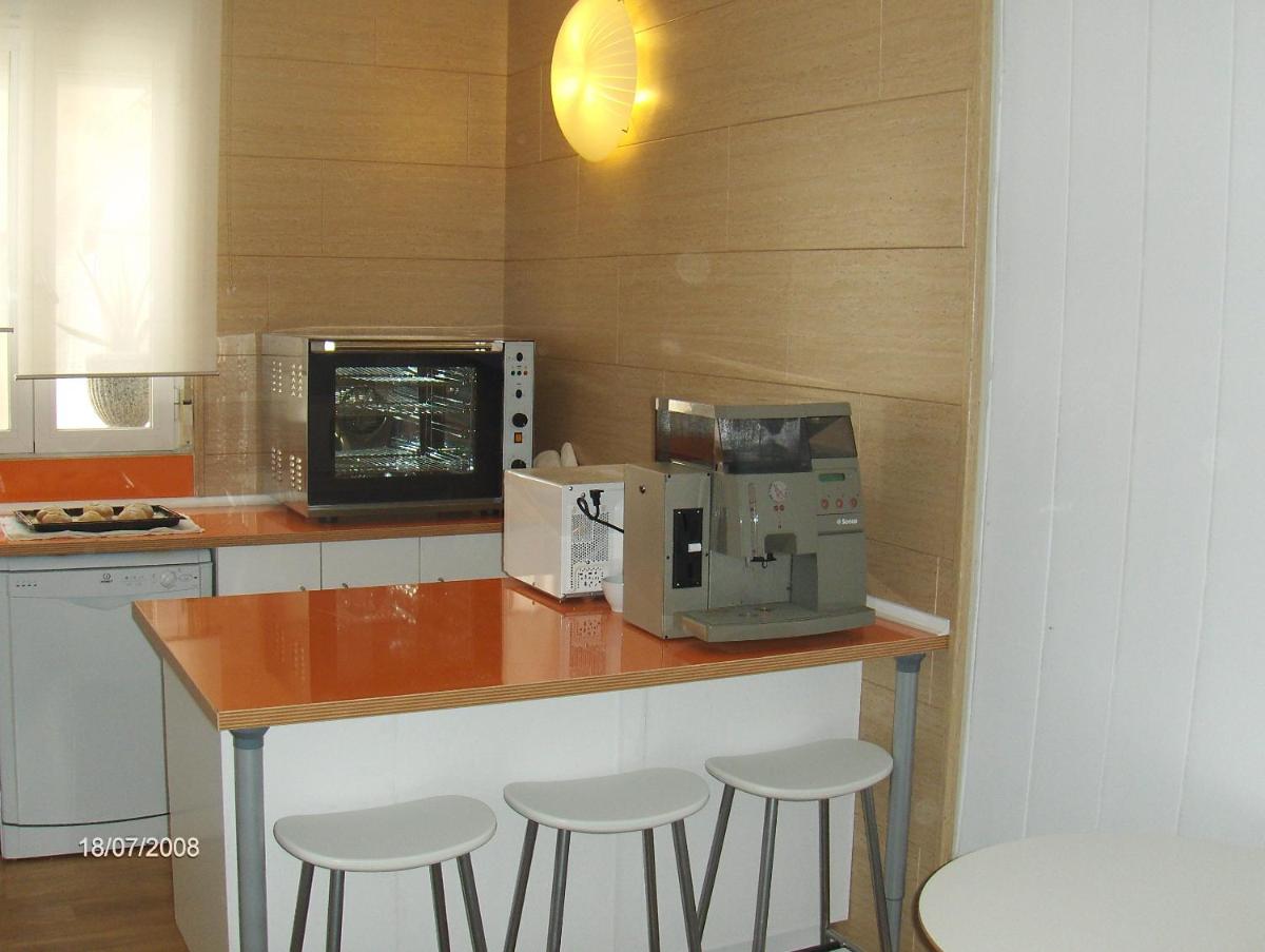Hostal Riesco - Housity