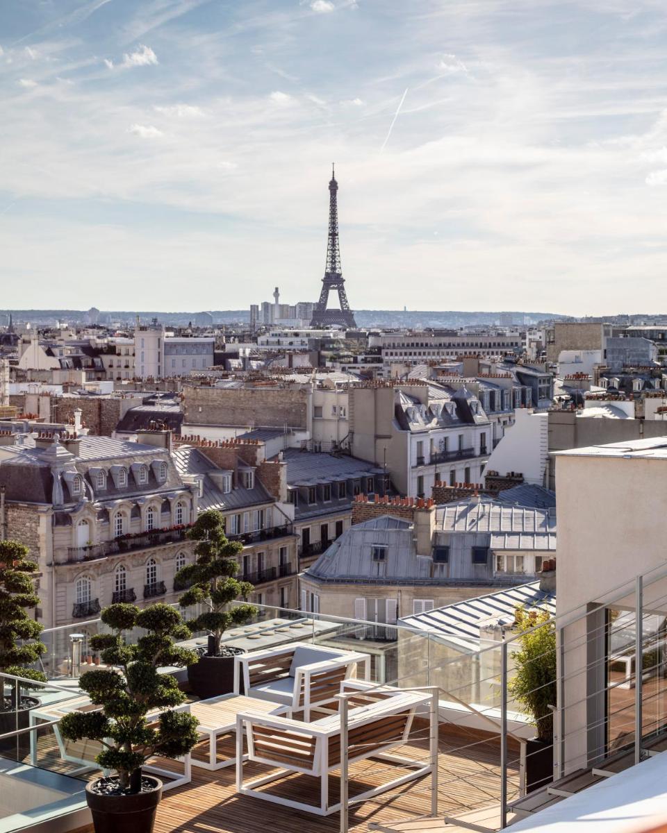 Vue générale sur Paris ou vue de la ville depuis l'hôtel