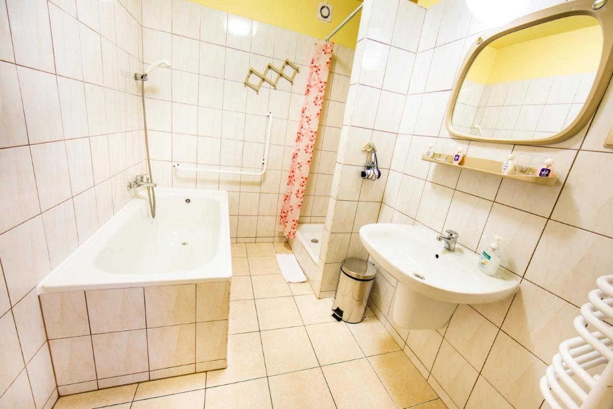 Hotel Wald - Housity