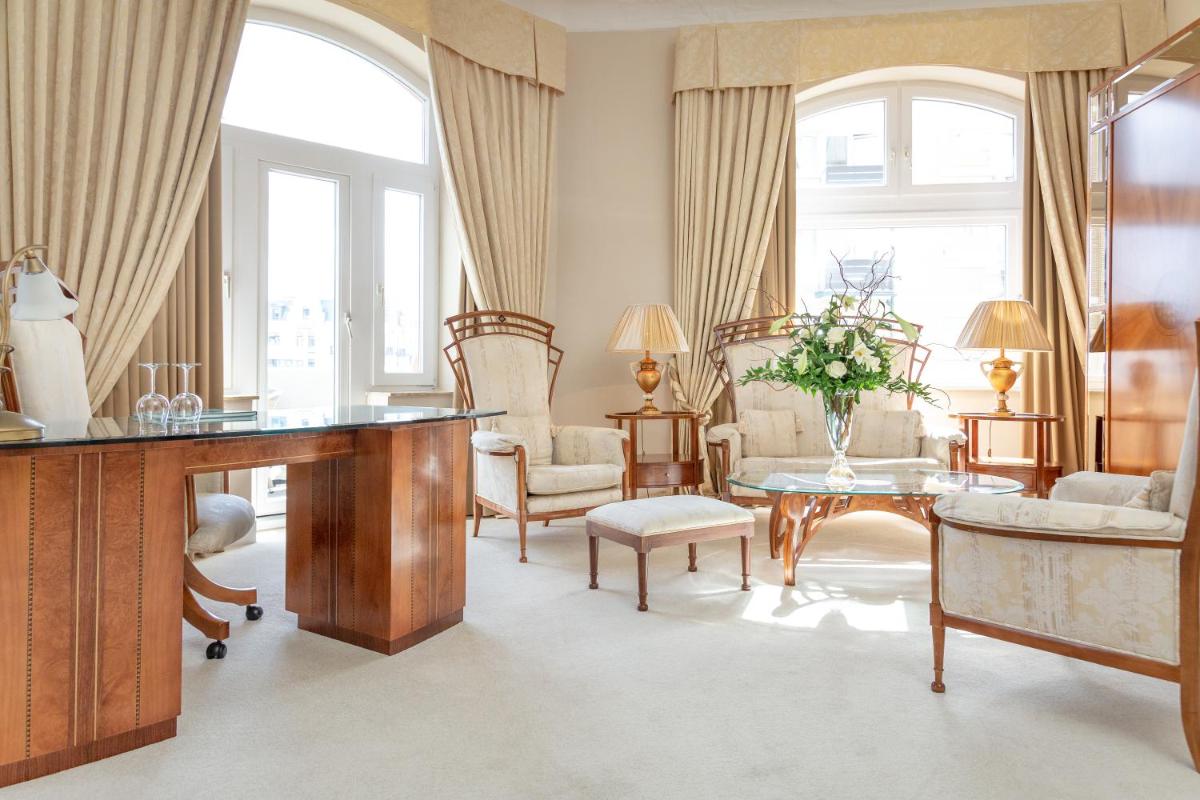 Ein Sitzbereich in der Unterkunft Hotel Miramar