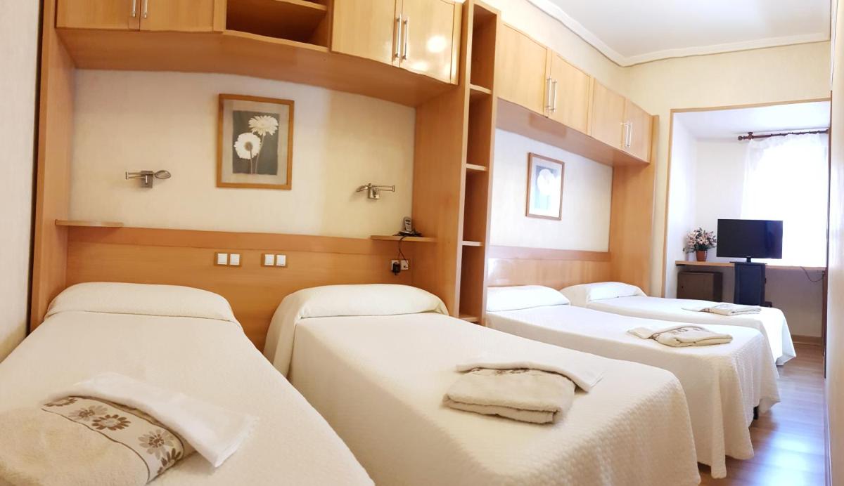 Hostal De La Torre Hostal Economico - Housity