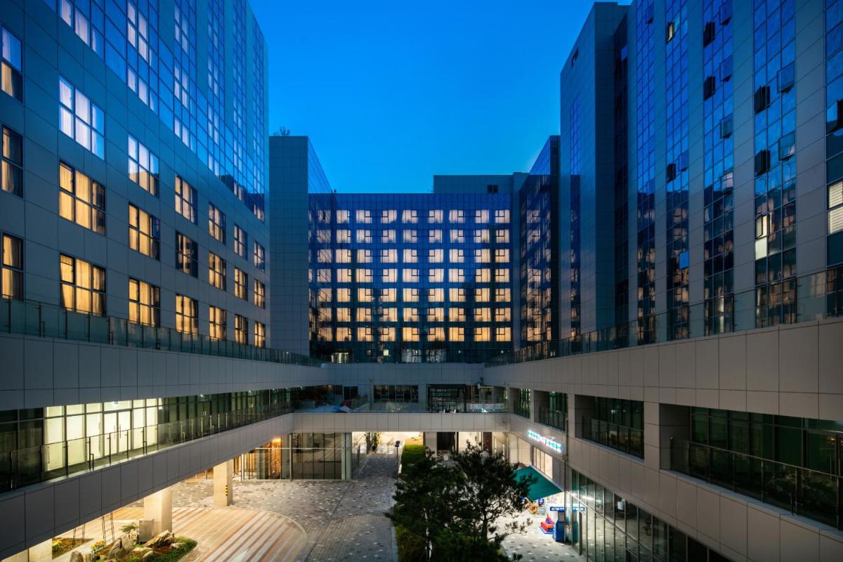 Suitetrails - Golden Tulip Incheon Airport Hotel