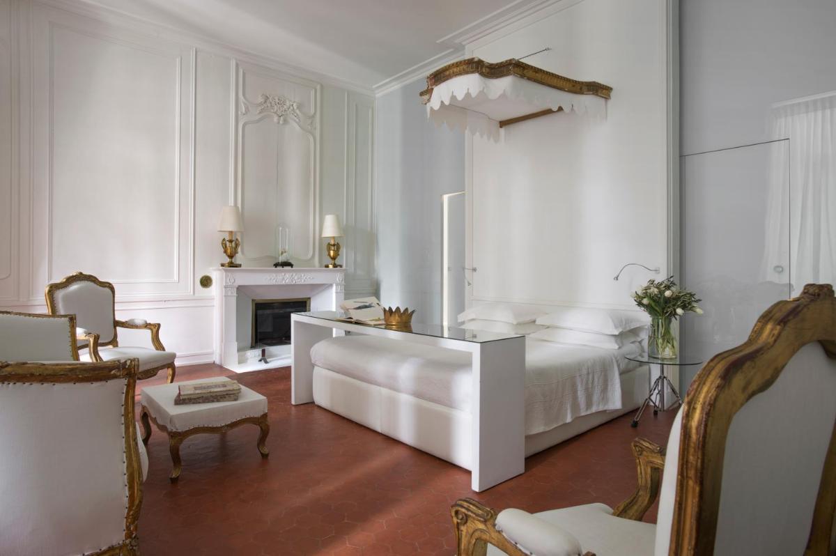 Un ou plusieurs lits dans un hébergement de l'établissement L'Hôtel Particulier