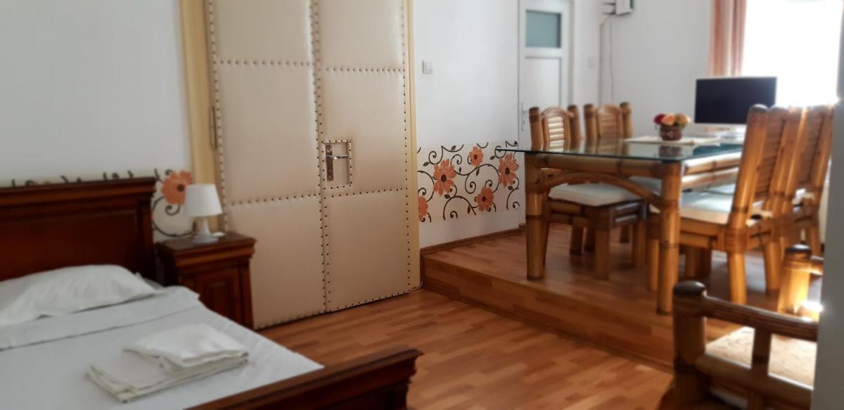 Casa Piata Sfatului - Housity
