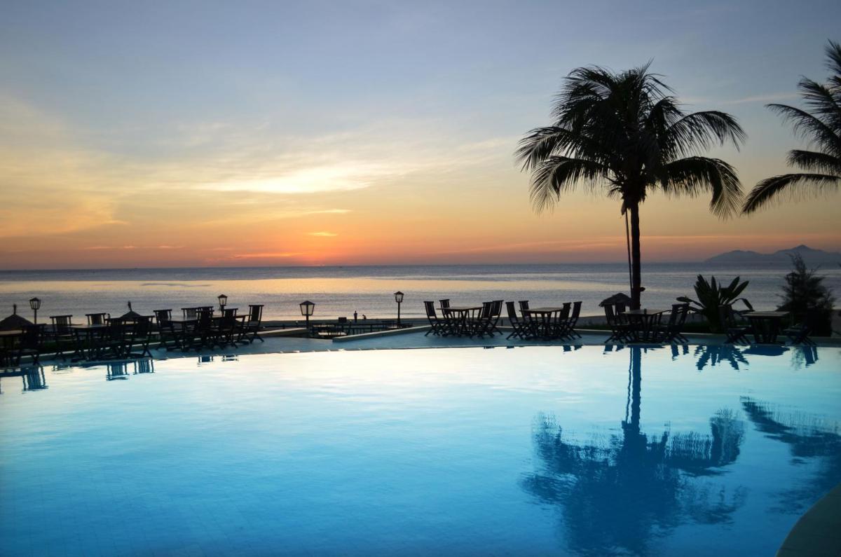 Sandy Beach Non Nuoc Resort - Housity