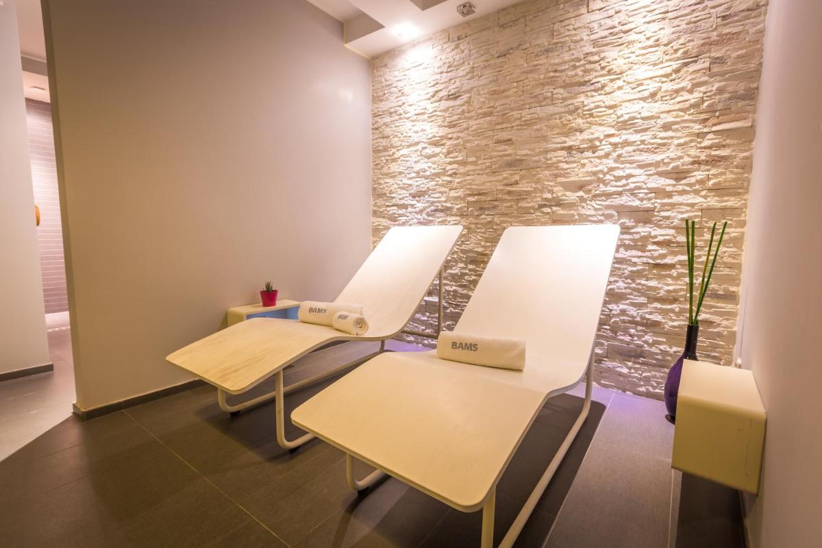 HostGost Selected Suites - BAMS, Private Spa included - Housity