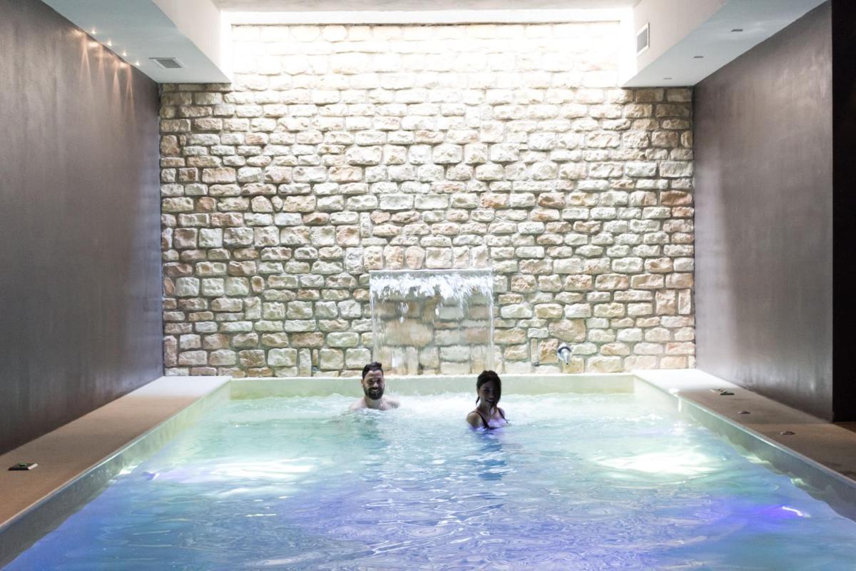 Hotel Centrale - Housity