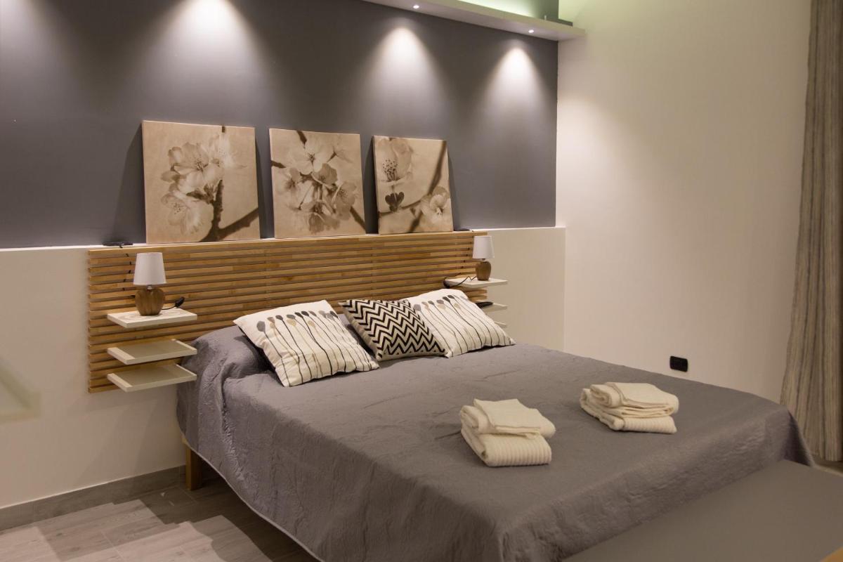 UP&B Rooms Catania - Housity