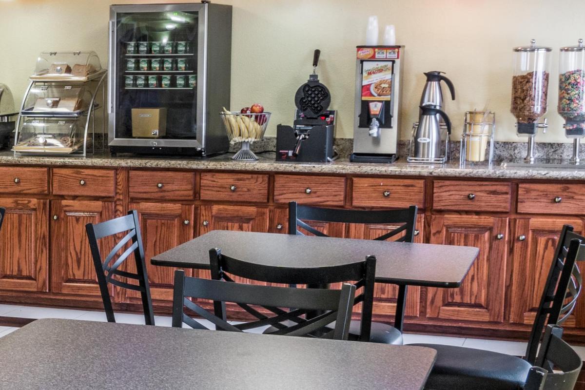 Days Inn by Wyndham Houston - Housity