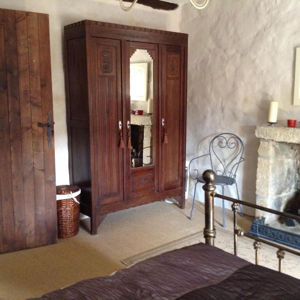Traditional Brittany medieval stone Cottage - Housity
