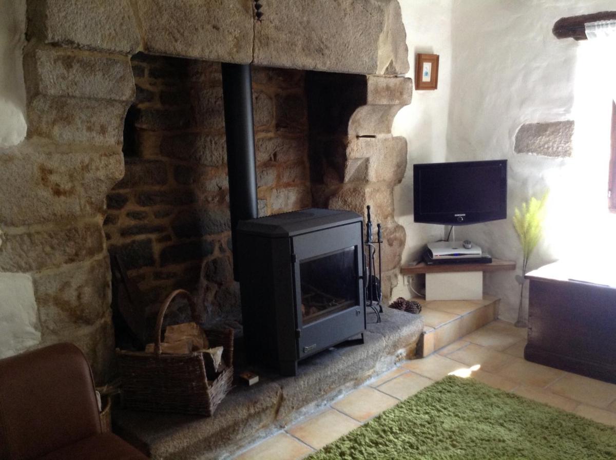 Traditional Brittany medieval stone Cottage - Housity