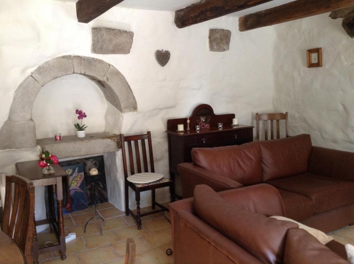 Traditional Brittany medieval stone Cottage - Housity