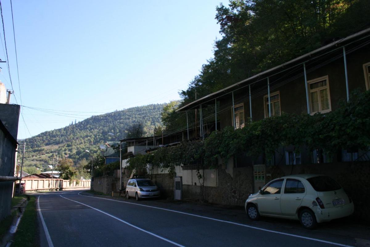 Suitetrails - Guest House Nima