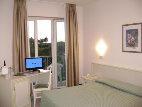Hotel Mediterraneo - Housity