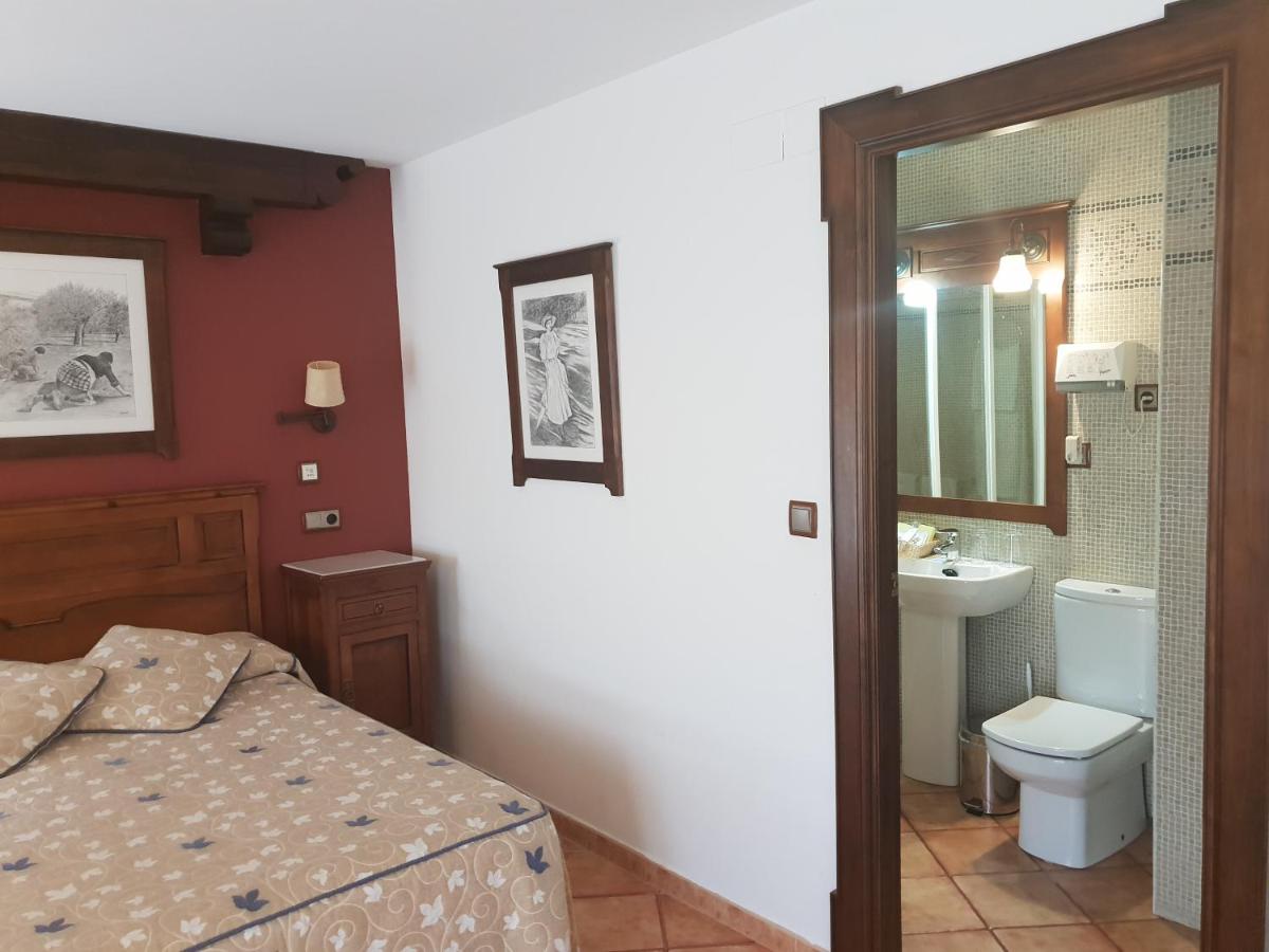 Pensión Ana Pilar - Housity