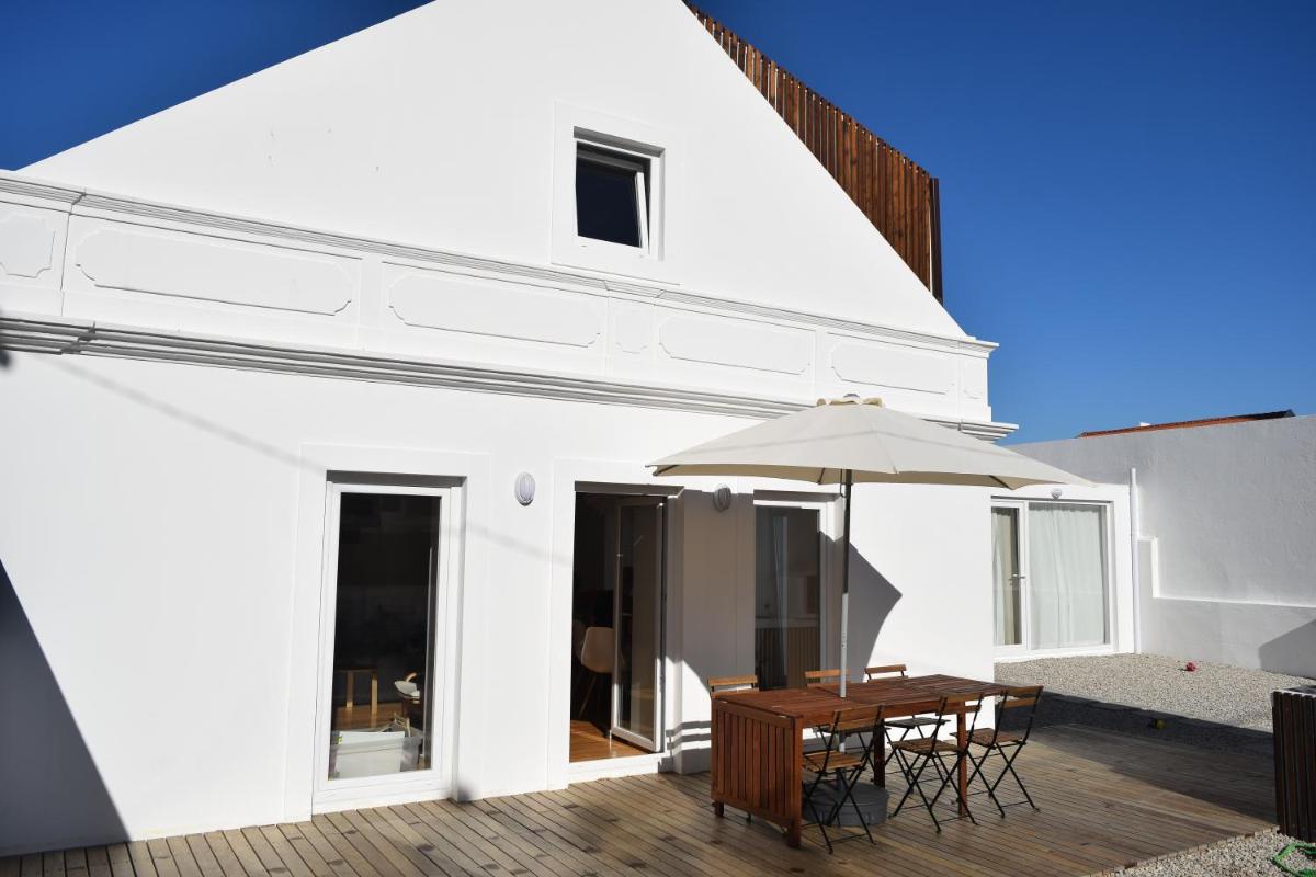 Fisherman's House - a boat ride from Lisbon - Housity