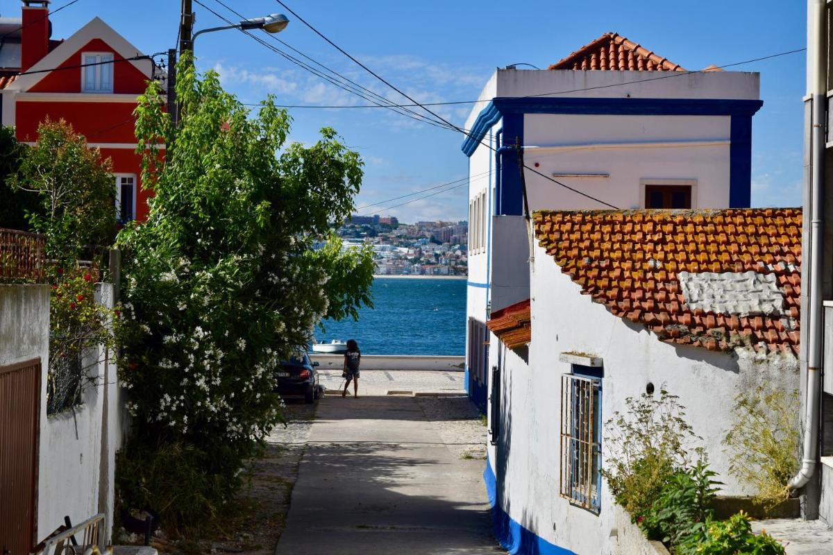 Fisherman's House - a boat ride from Lisbon - Housity