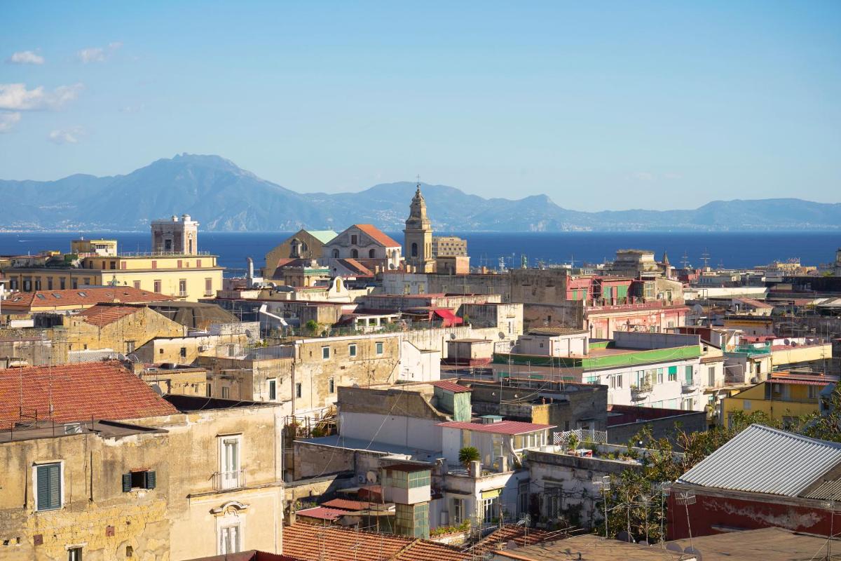 Neapolitan House - Housity