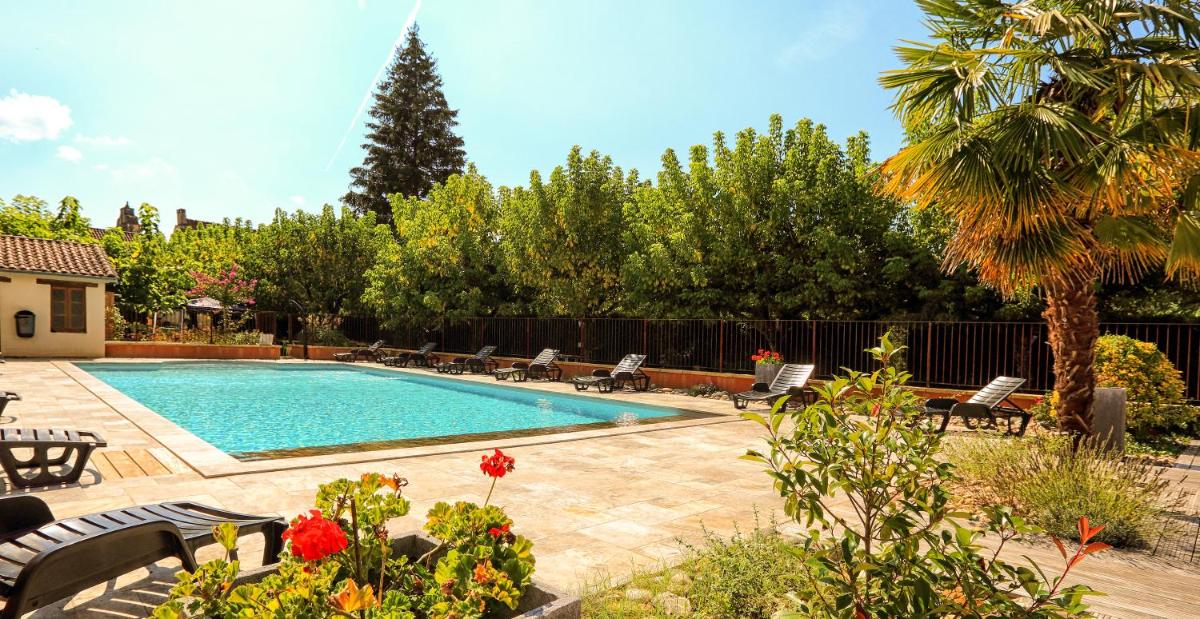 Piscine de l'établissement Logis Hotel Archambeau ou située à proximité