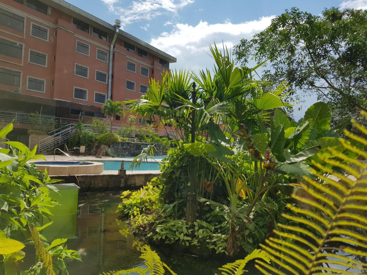 Gran Hotel De Lago - El Coca - Housity