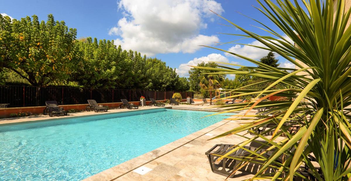 Piscine de l'établissement Logis Hotel Archambeau ou située à proximité