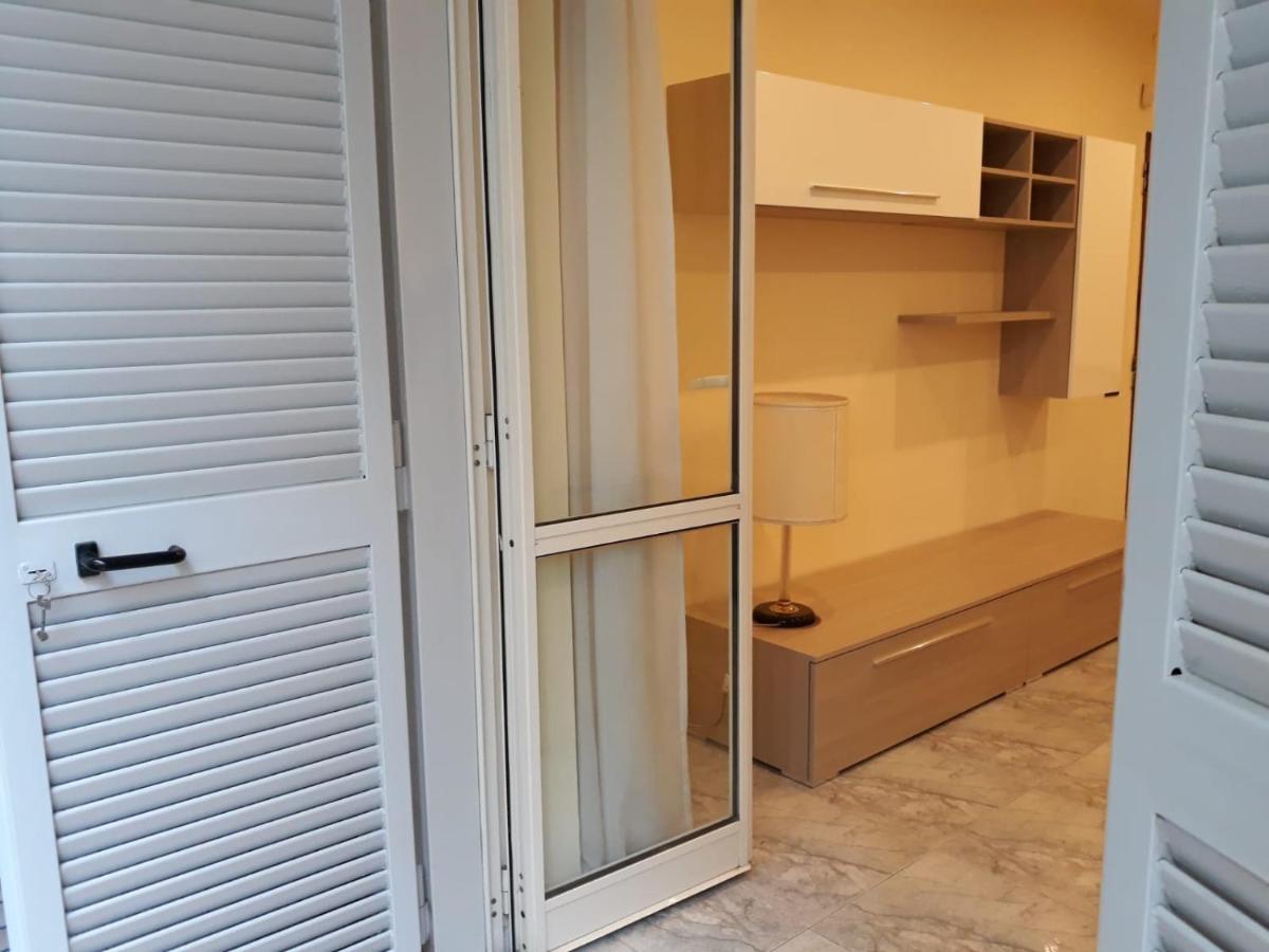 new home with garden - Housity