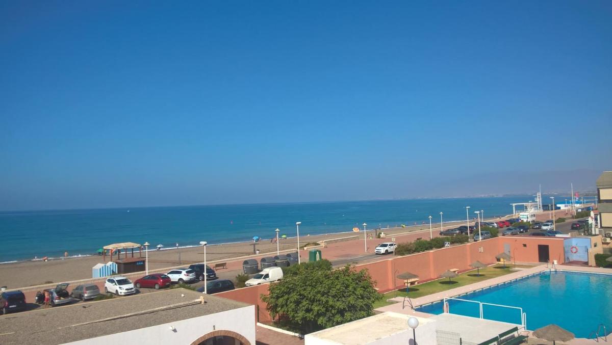 Primera línea, magníficas vistas al mar y a la playa - Housity