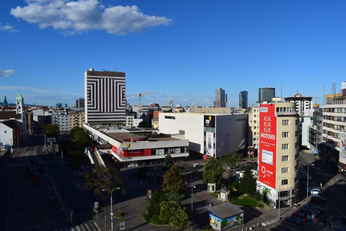 22nd Uprising Square - Housity