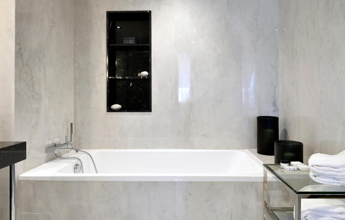 Salle de bains dans l'établissement Hôtel Restaurant le Touring - Teritoria