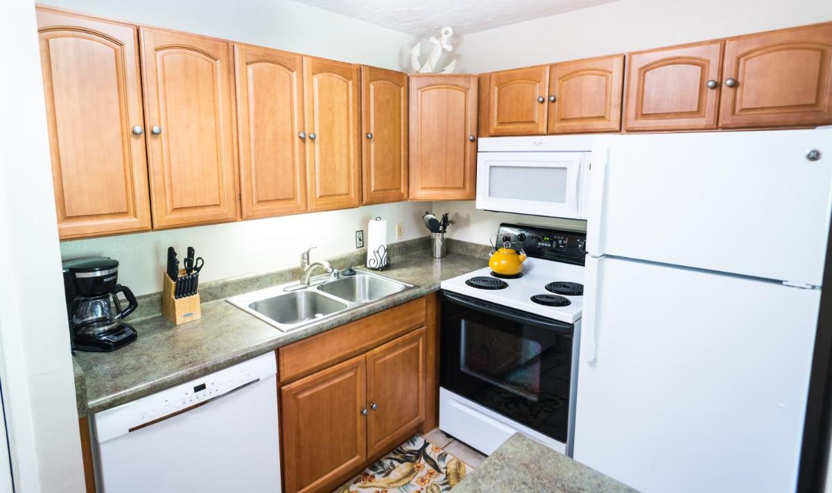 Elegant Turtle Bay Condo - Housity