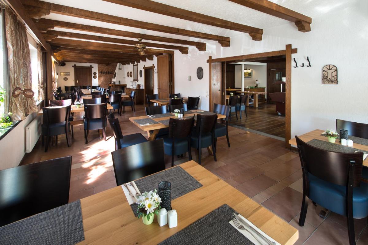 Hotel Weinhaus Weis - Housity