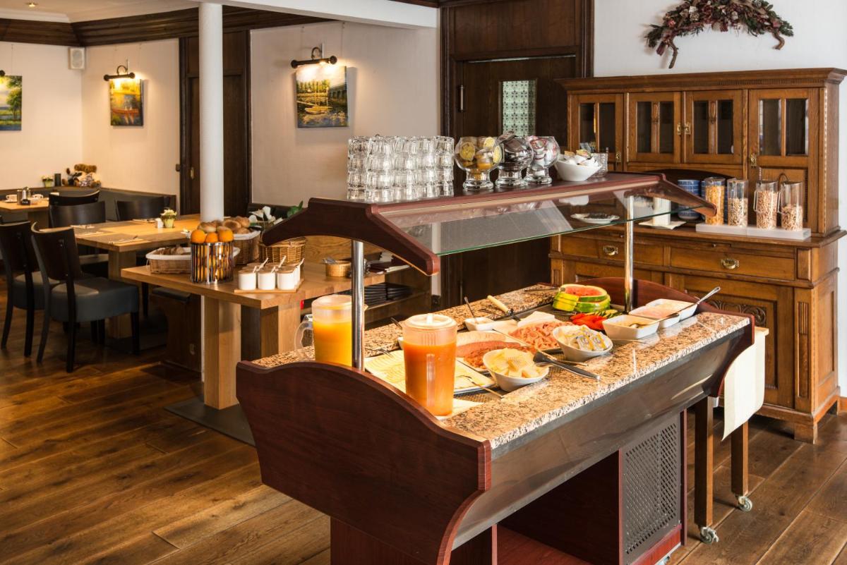 Hotel Weinhaus Weis - Housity