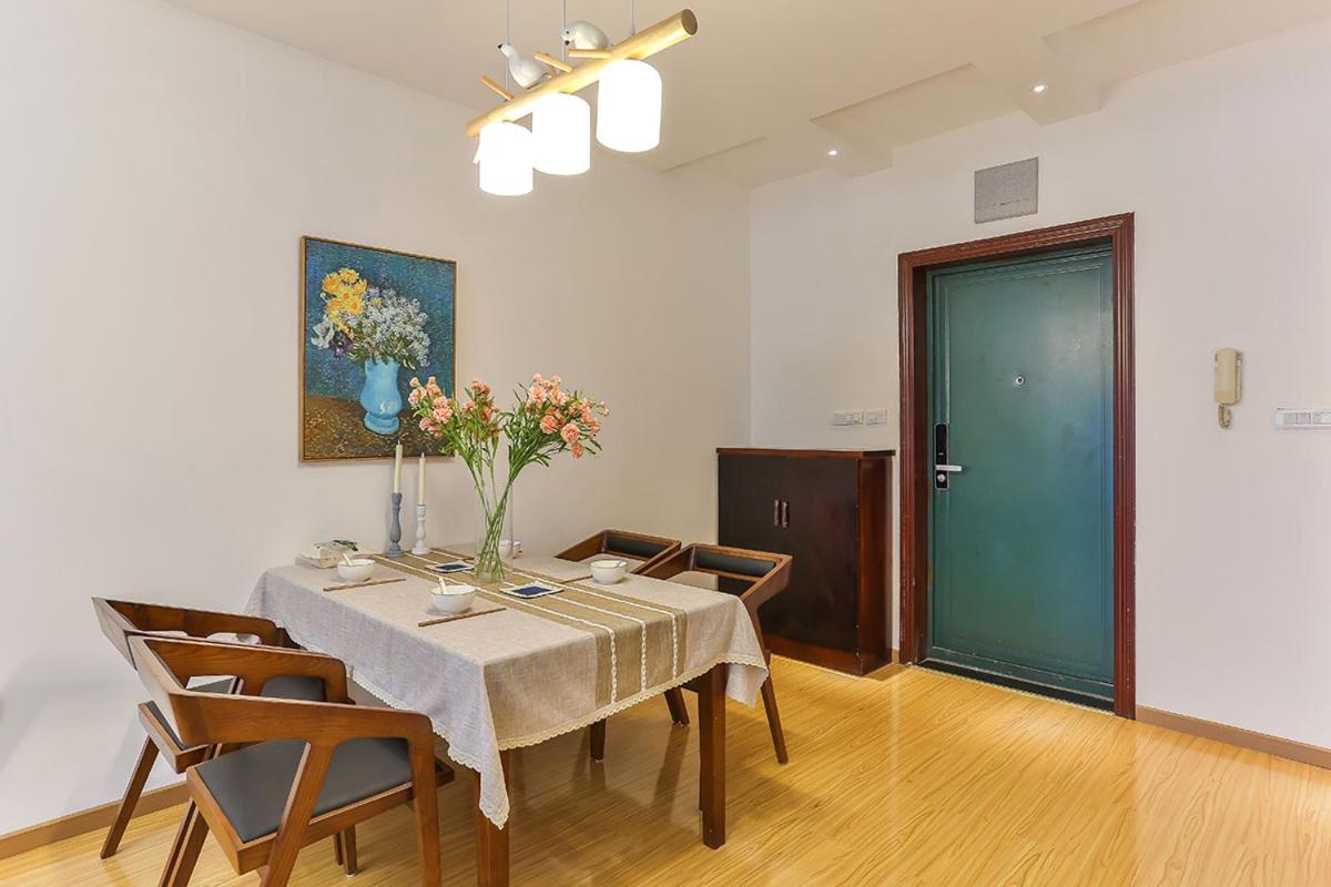 Chongqing Yuzhong·HongYaDong· Locals Apartment 00171430 - Housity