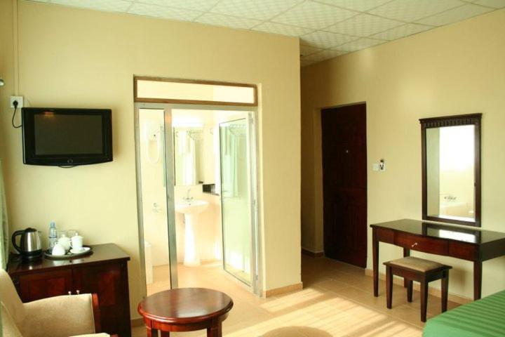 Moba Hotel & Convention Centre - Housity