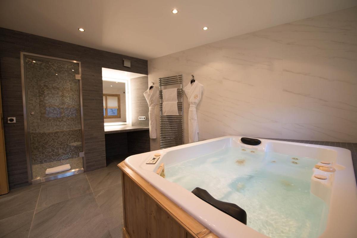 Salle de bains dans l'établissement Le Lana