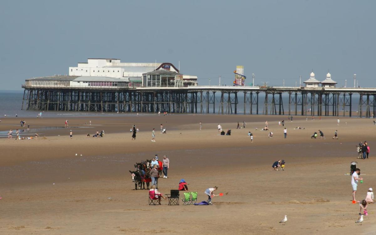 Kennedy House by Blackpool Service Apartments - Housity