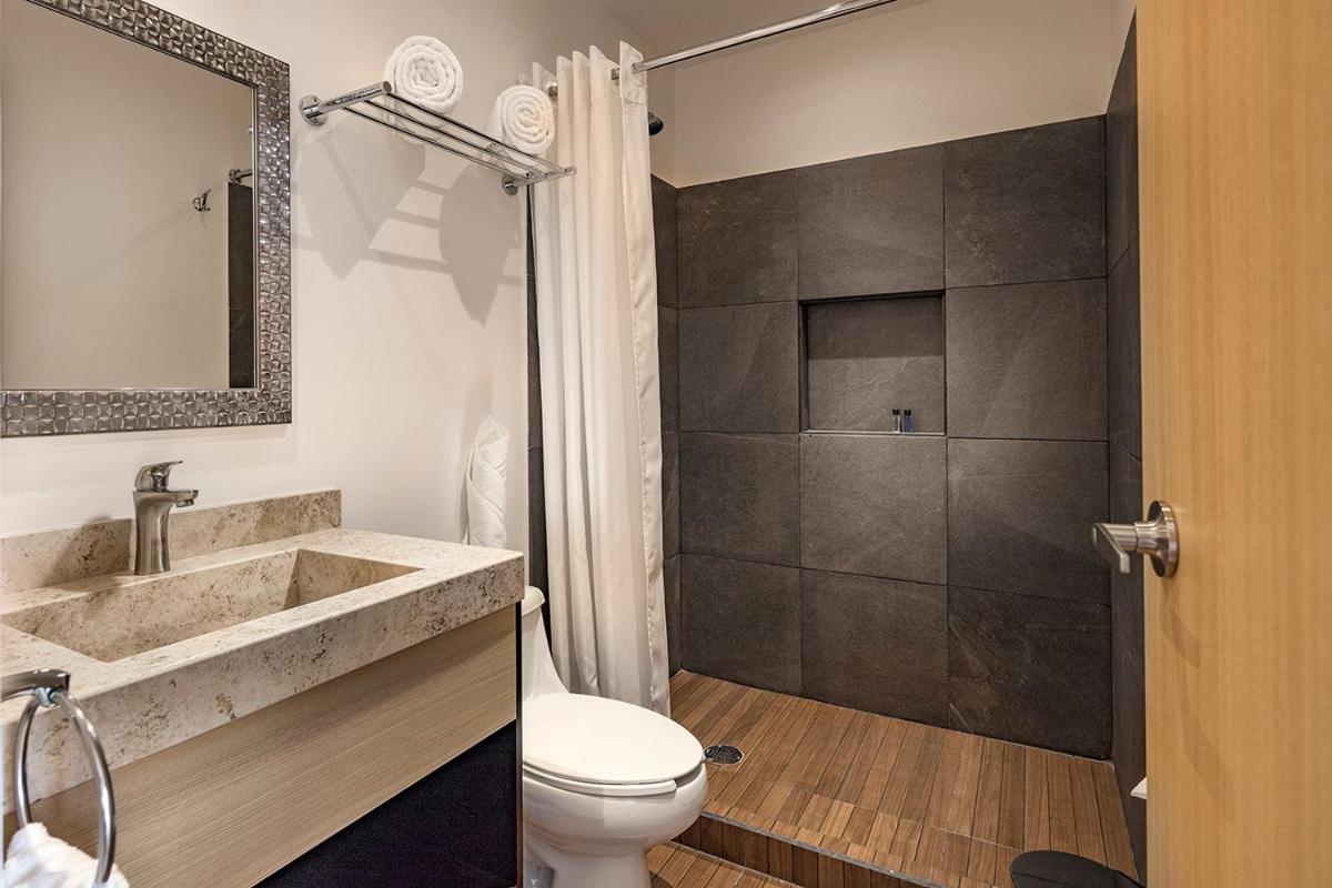 ROOM Hotel & Suites - Hizvo