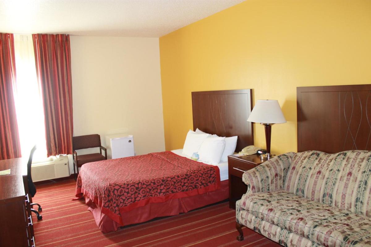Days Inn by Wyndham Walcott Davenport - Housity