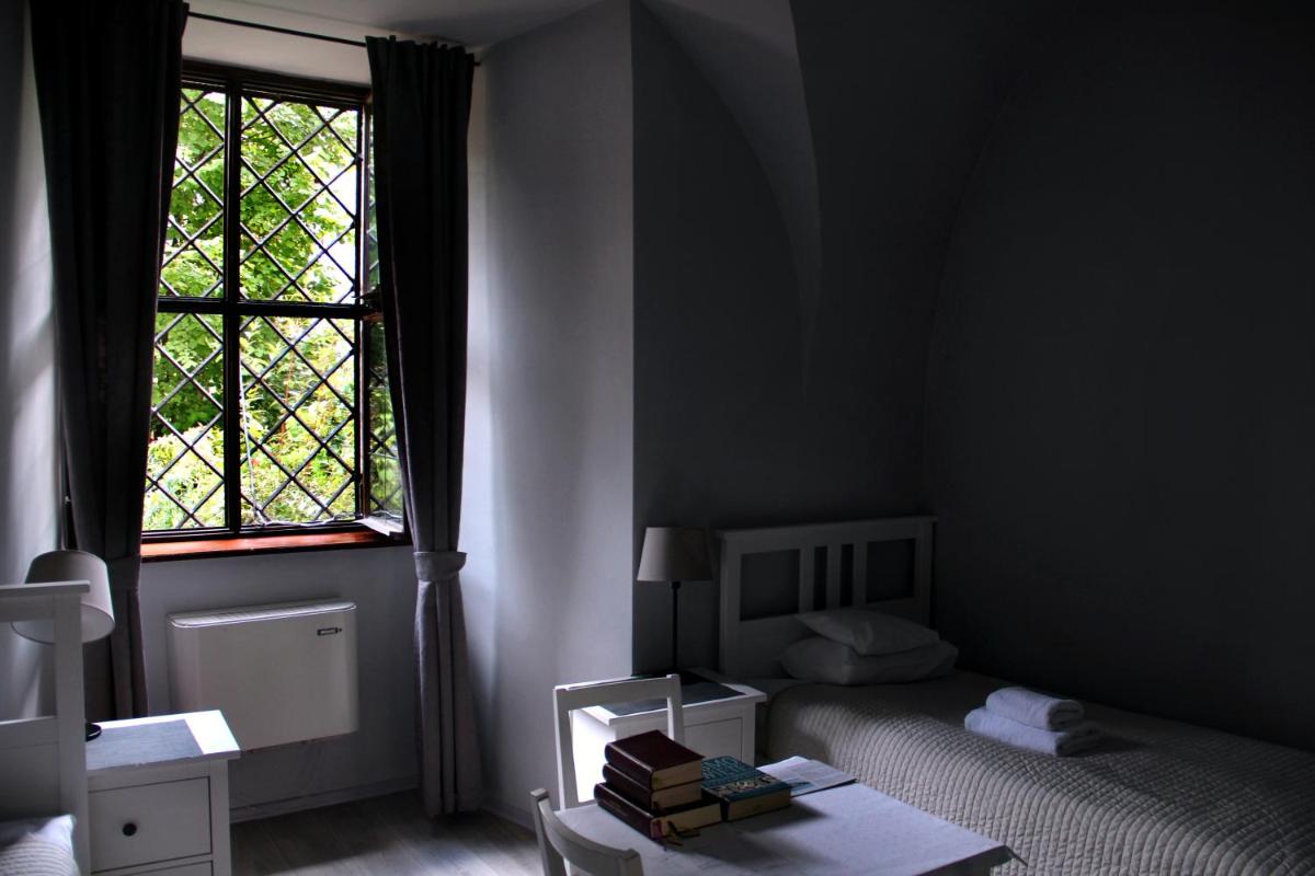 Dom Gości Opactwa Benedyktynów - Housity