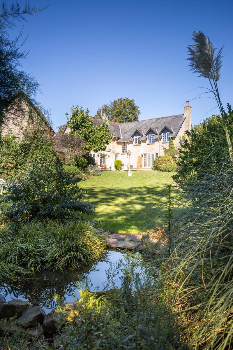 Cricket Field House - Housity